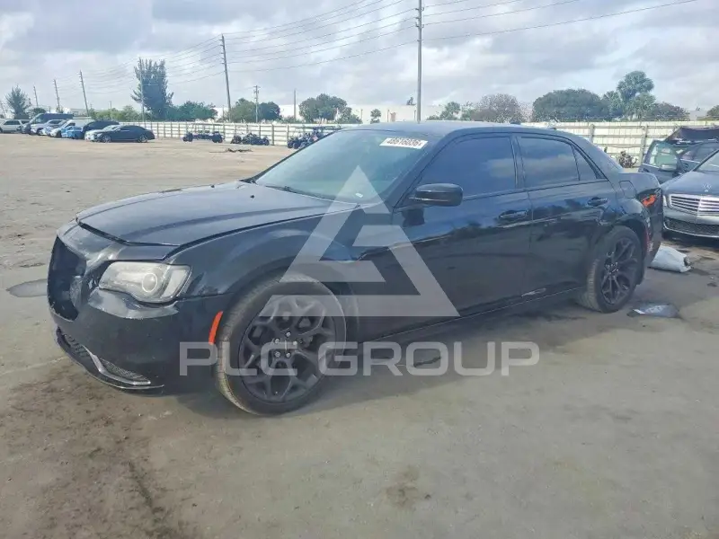 2019 Chrysler 300 фото