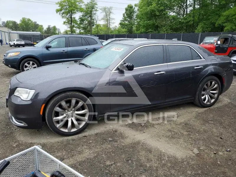 2019 Chrysler 300 photo