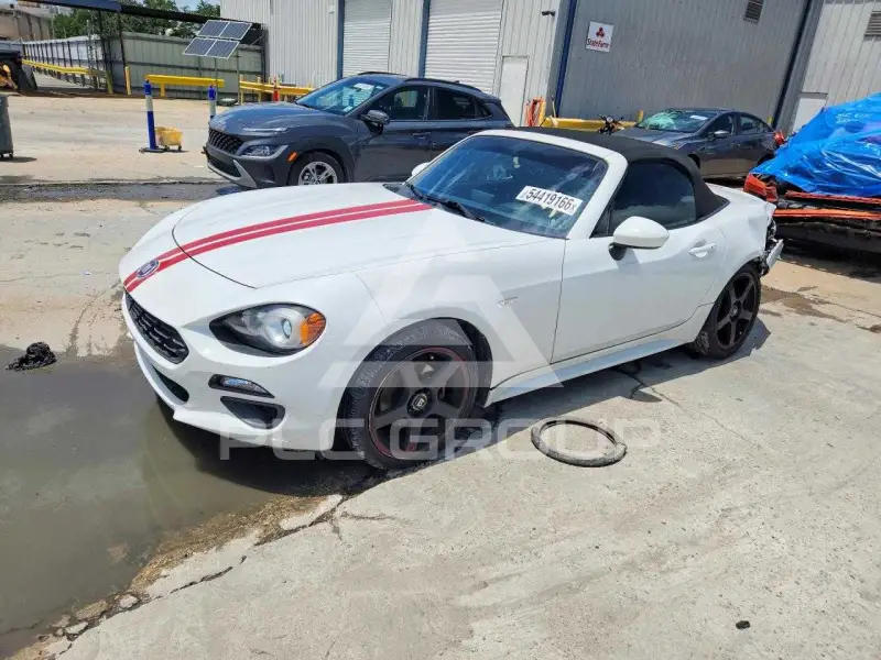 2019 Fiat 124 photo