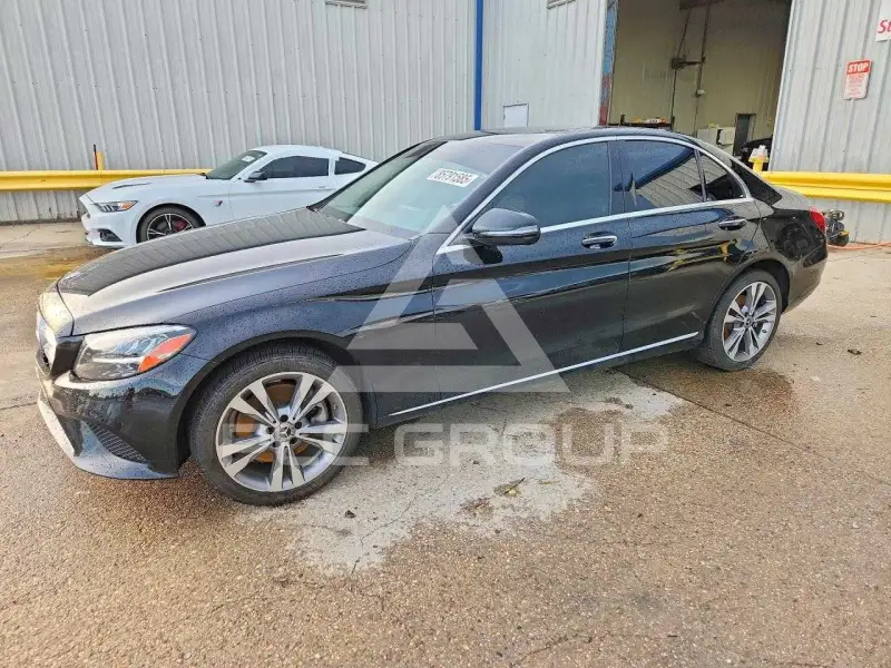 2019 Mercedes Benz C-Class photo
