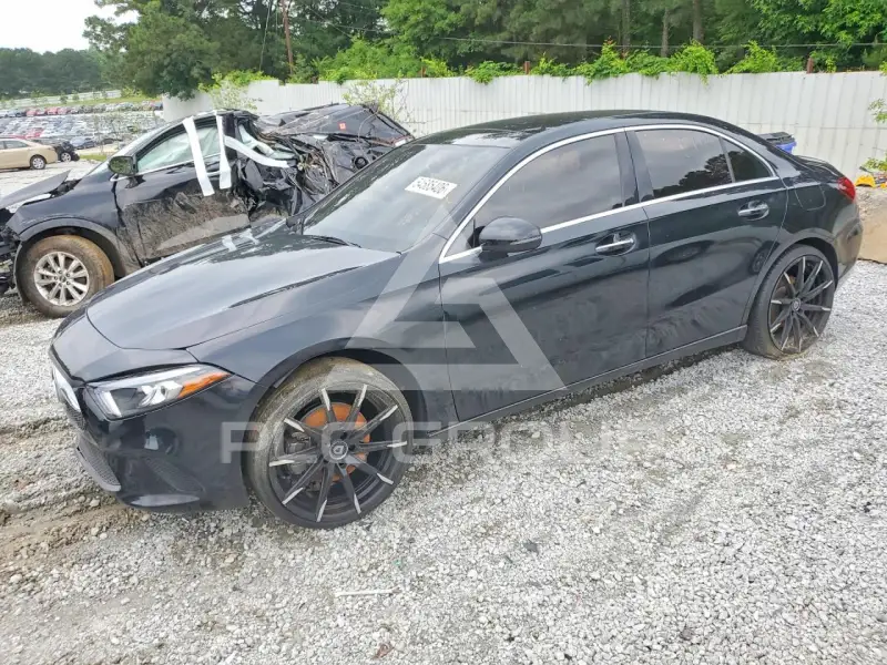 2019 Mercedes Benz A фото