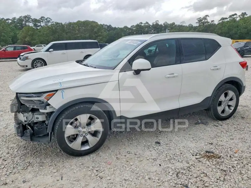 2019 Volvo XC40 photo
