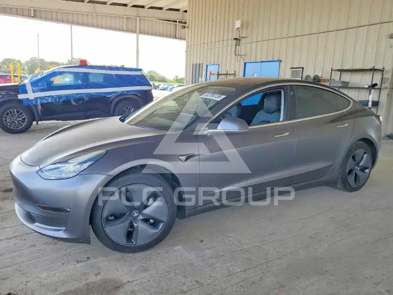 2019 Tesla Model 3 фото