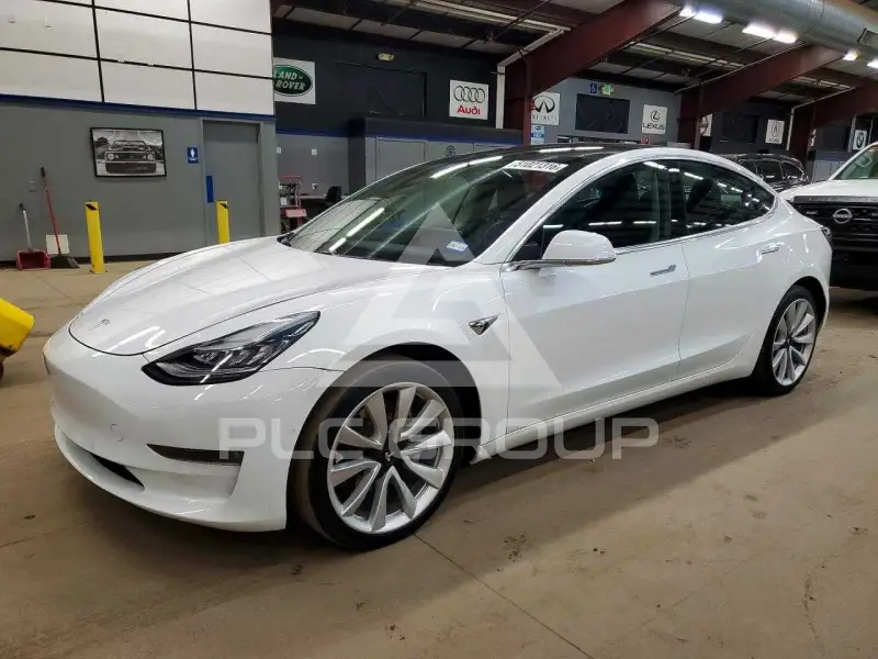 2019 Tesla Model 3 фото