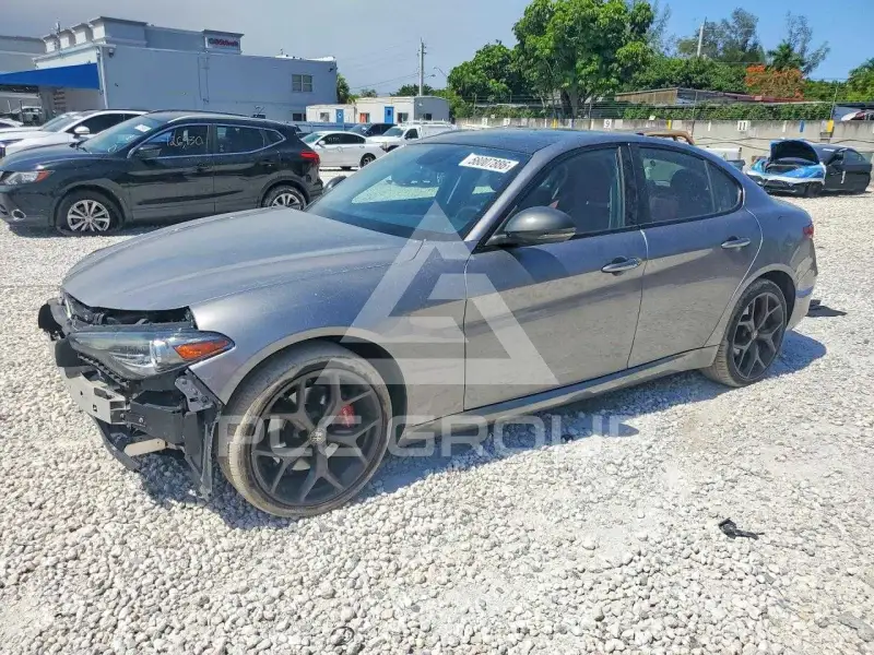 2019 Alfa Romeo Giulia photo