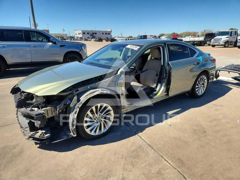 2019 Lexus ES300 photo