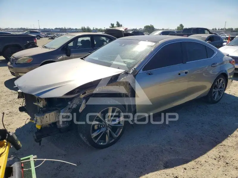 2019 Lexus ES350 photo