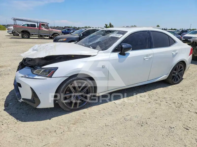 2019 Lexus IS photo