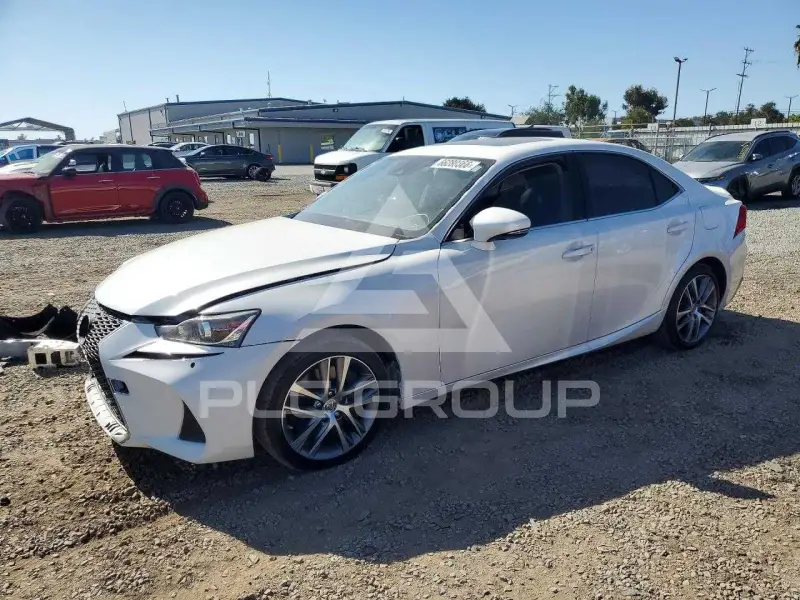 2019 Lexus IS photo