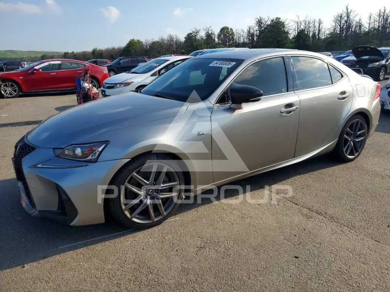 2019 Lexus IS photo