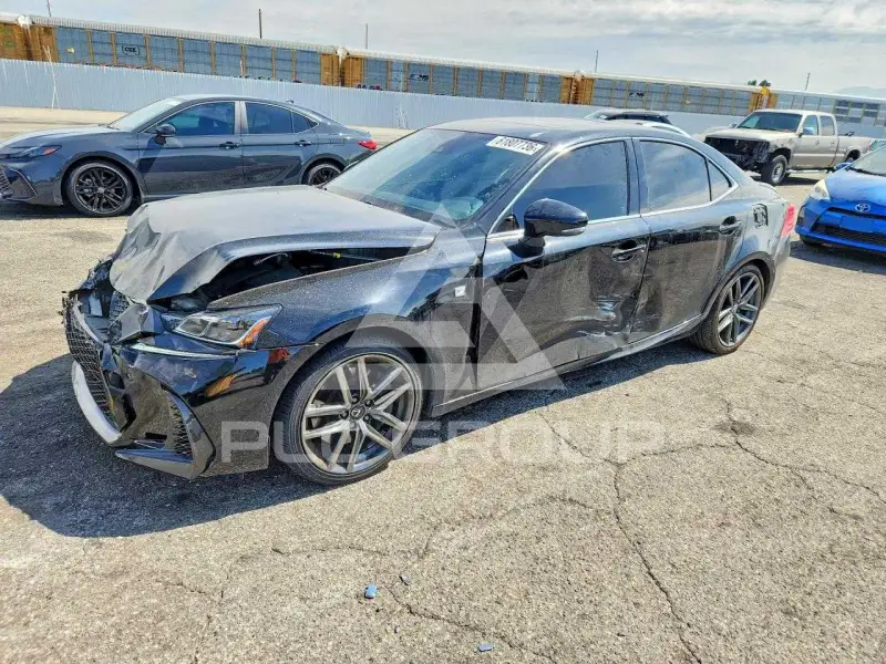 2019 Lexus IS photo