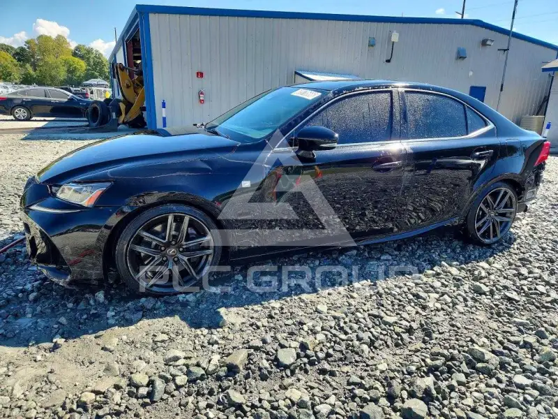 2019 Lexus IS photo