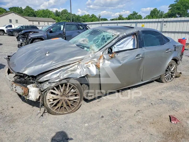 2019 Lexus IS photo