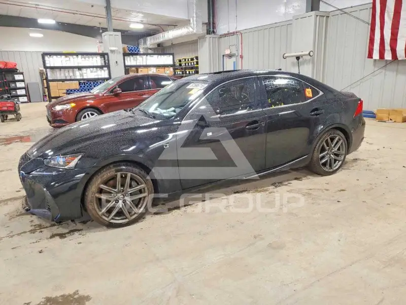 2019 Lexus IS фото