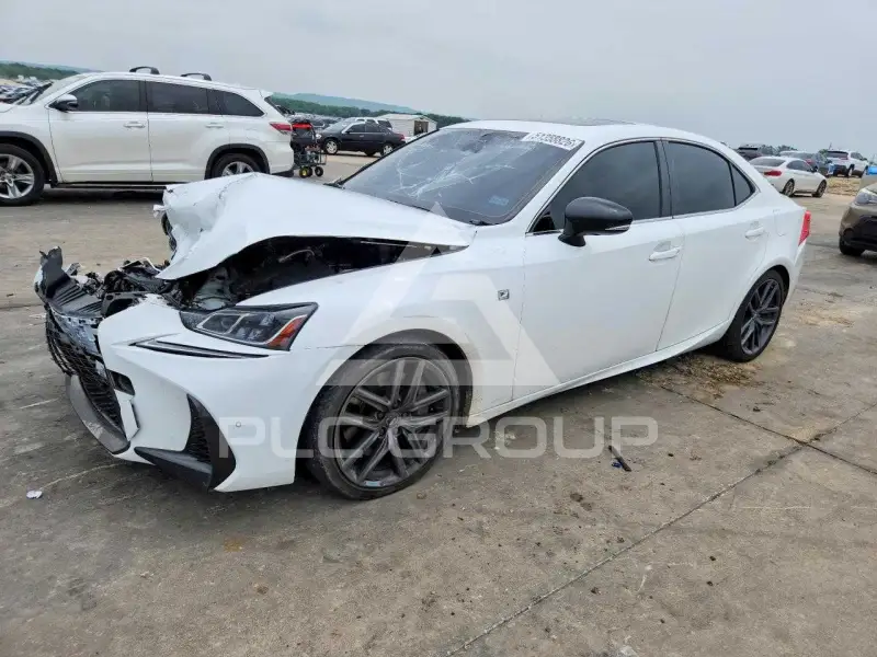 2019 Lexus IS photo