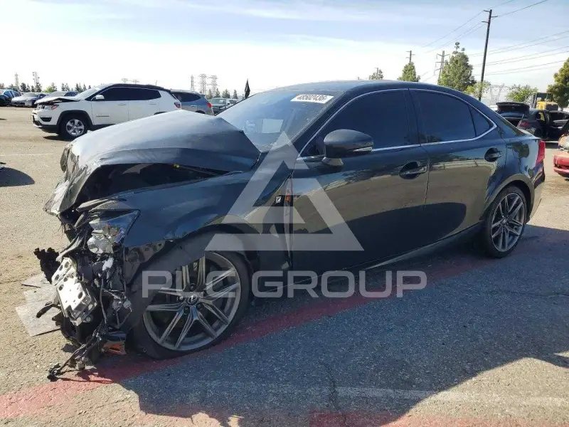 2019 Lexus IS photo