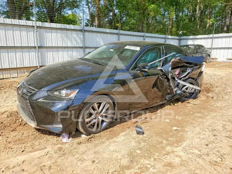 2019 Lexus IS photo