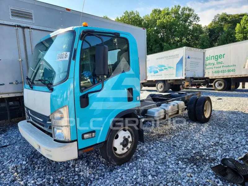 2019 Isuzu NPR фото