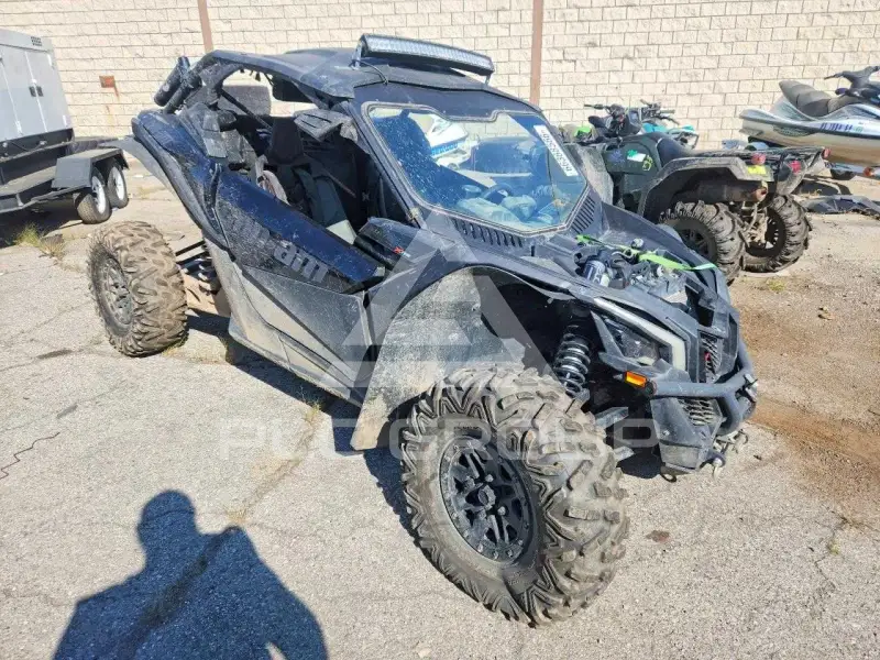 2019 Can-AM Sidebyside фото