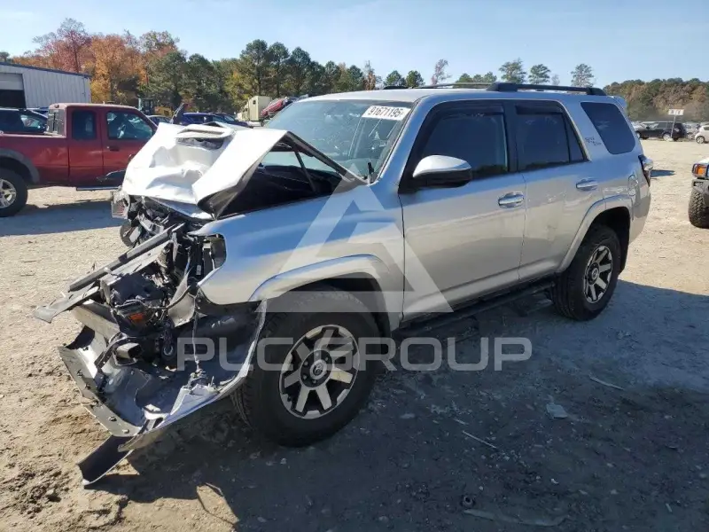 2019 Toyota 4 RUNNER photo