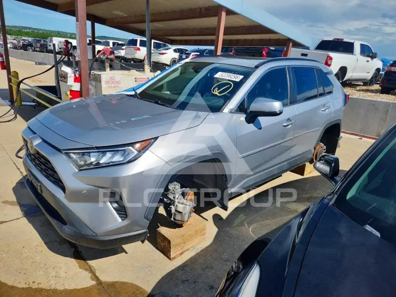 2019 Toyota RAV4 фото