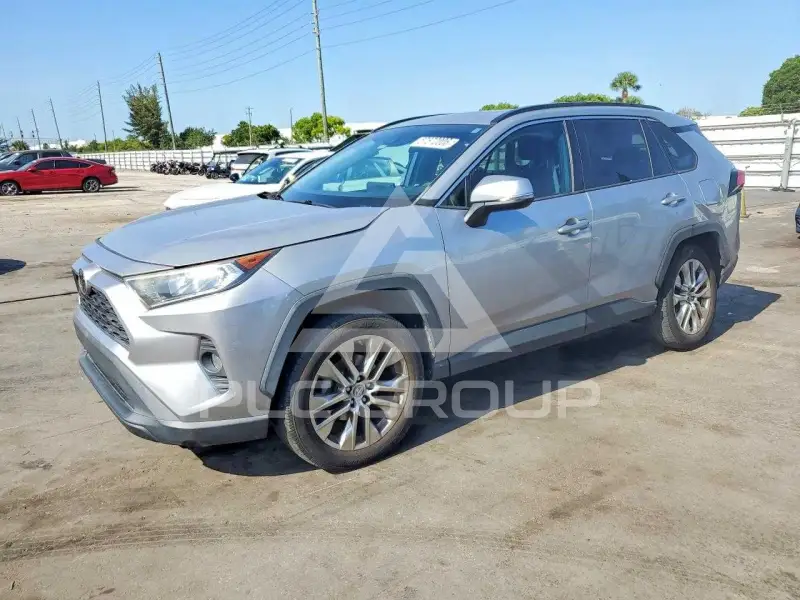 2019 Toyota RAV4 фото