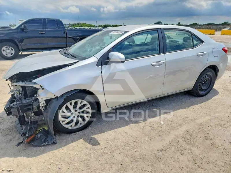 2019 Toyota COROLLA фото