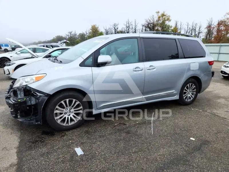 2019 Toyota SIENNA фото
