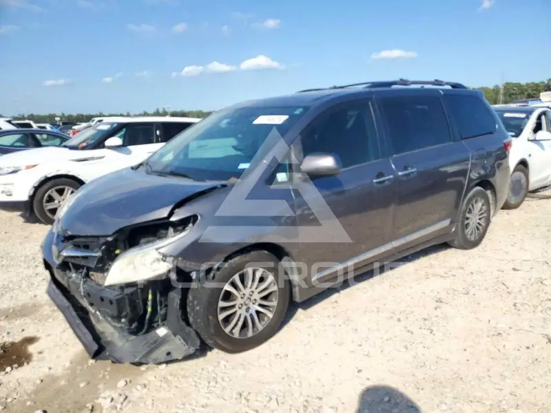 2019 Toyota SIENNA фото