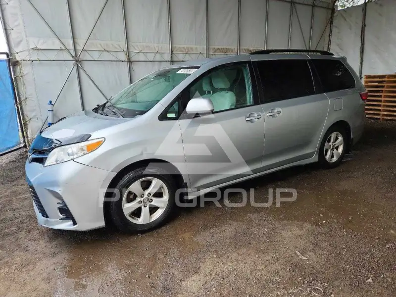 2019 Toyota SIENNA фото