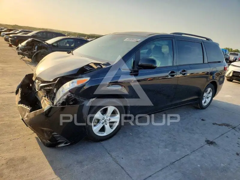 2019 Toyota SIENNA фото