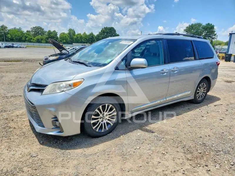 2019 Toyota SIENNA фото