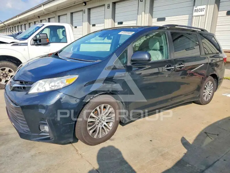 2019 Toyota SIENNA photo