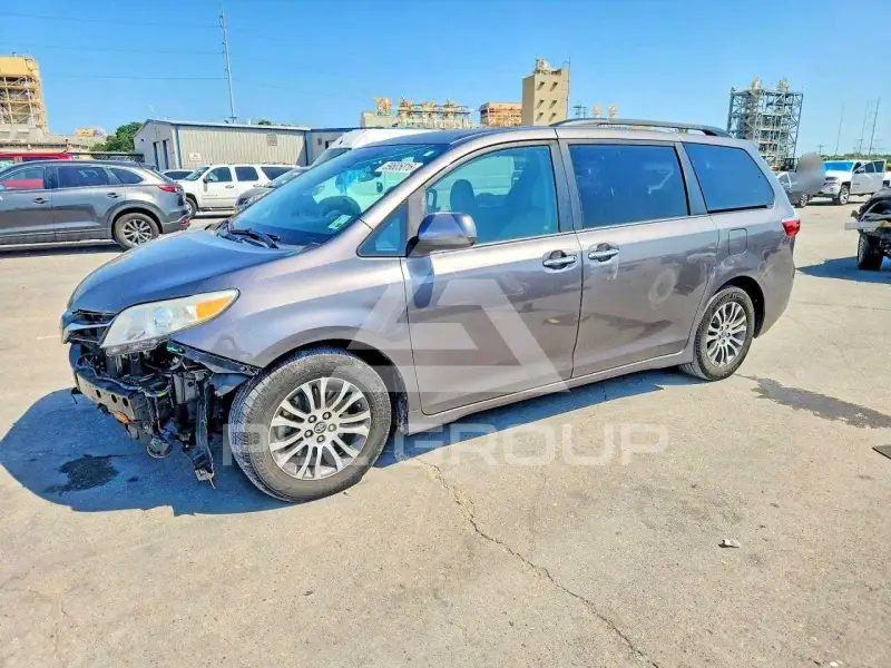 2019 Toyota SIENNA фото