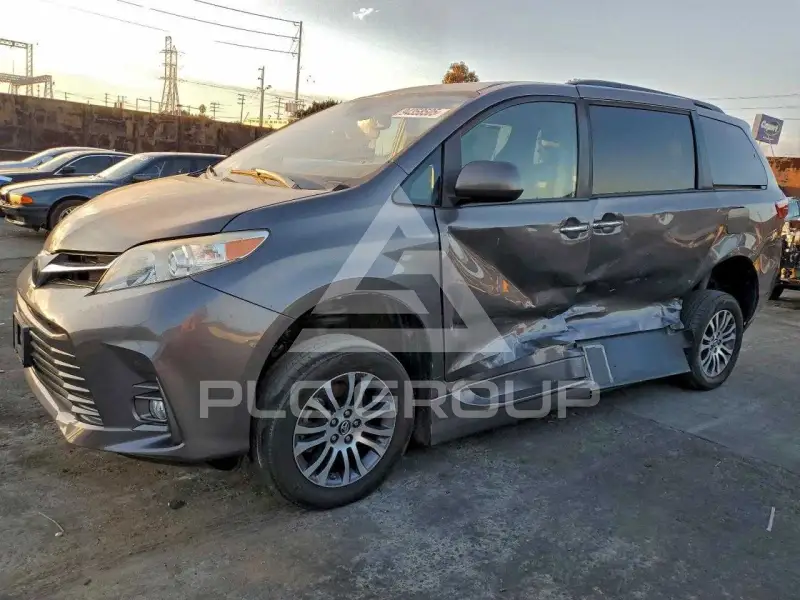 2019 Toyota SIENNA фото