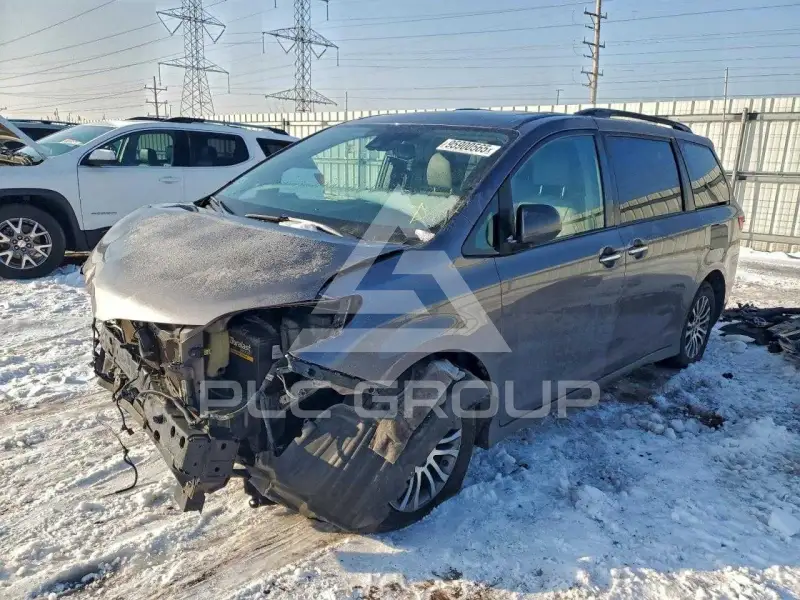 2019 Toyota SIENNA photo