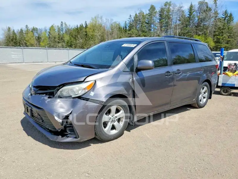 2019 Toyota SIENNA photo