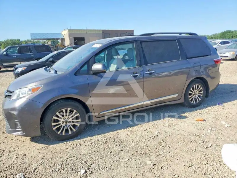 2019 Toyota SIENNA photo
