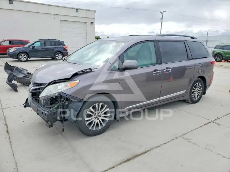 2019 Toyota SIENNA photo