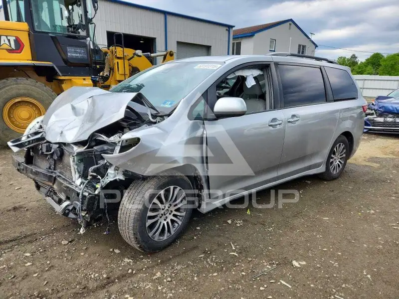 2019 Toyota SIENNA фото