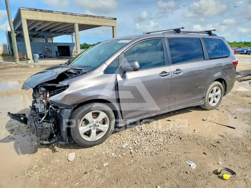 2019 Toyota SIENNA photo