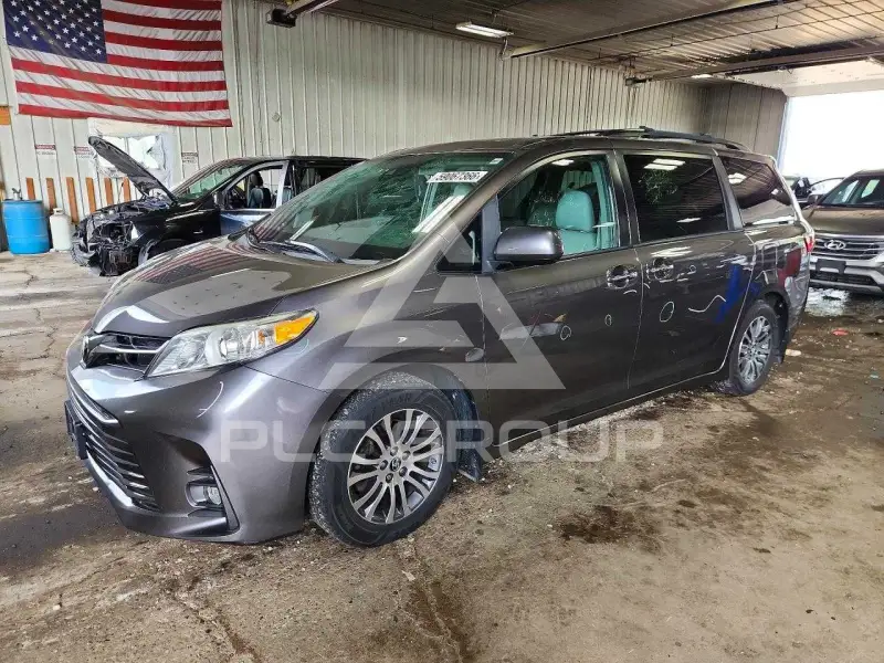 2019 Toyota SIENNA фото