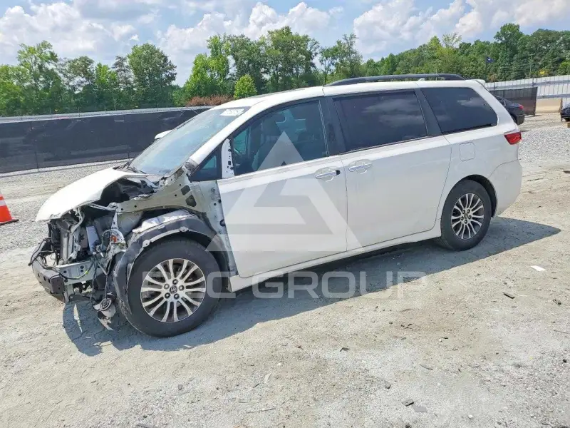 2019 Toyota SIENNA photo