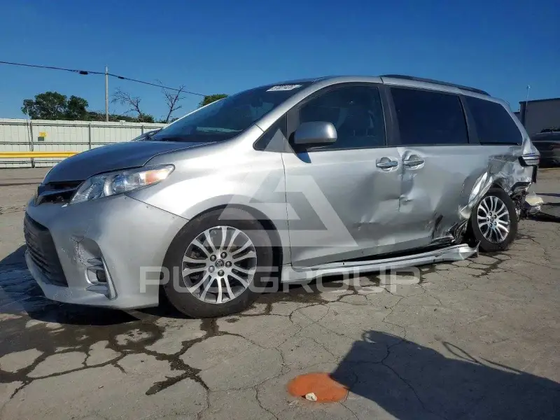 2019 Toyota SIENNA фото