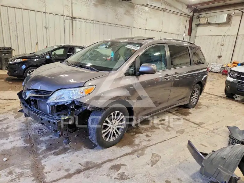 2019 Toyota SIENNA photo