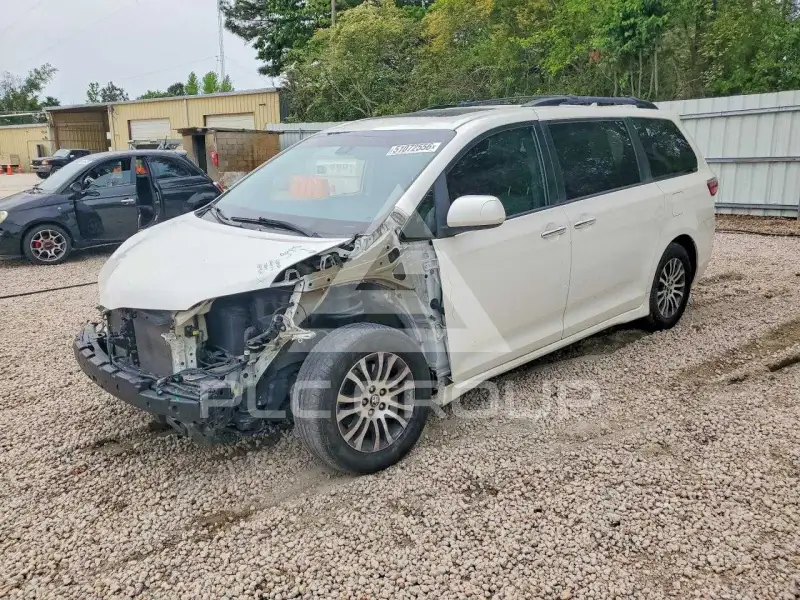 2019 Toyota SIENNA фото