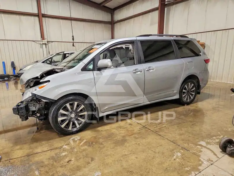 2019 Toyota SIENNA фото