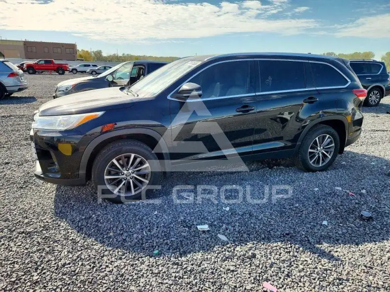 2019 Toyota Highlander photo
