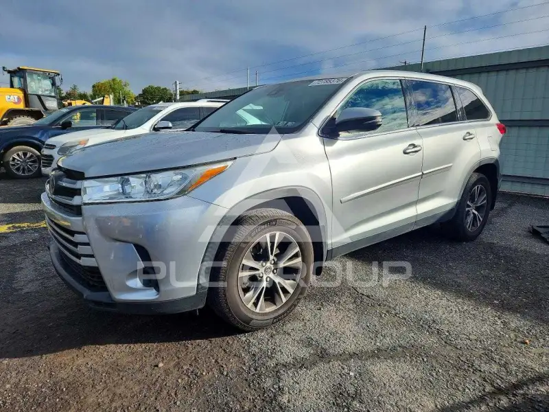 2019 Toyota Highlander photo