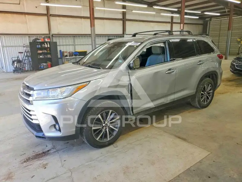 2019 Toyota Highlander photo